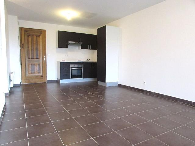 Location: appartement T2 42 m² à BORGO
