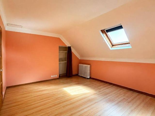 LOCATION: appartement T2 56 m² à VOISINS LE BRETONNEUX