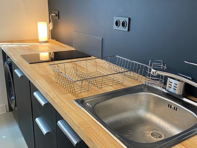 Location APPARTEMENT T2 ENTIÈREMENT MEUBLE AVEC TOUTES VOS CHARGES PROVISIONNÉES DANS LE MONTANT DU LOYER HYPER CENTRE