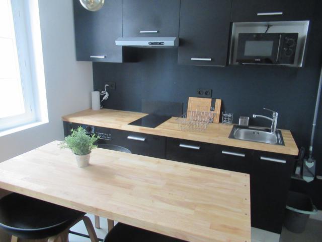 Location APPARTEMENT T2 ENTIÈREMENT MEUBLE AVEC TOUTES VOS CHARGES PROVISIONNÉES DANS LE MONTANT DU LOYER HYPER CENTRE