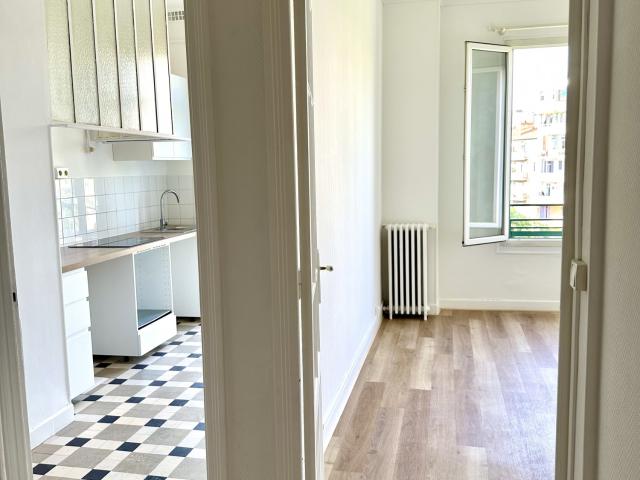 Location APPARTEMENT T2,MARSEILLE 13004,Rue des Orgues, proche place Sébastopol, Dernier étage, ascenseur, cave