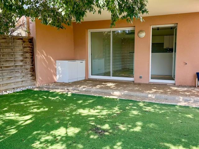 Location APPARTEMENT T2 Marseille 13013 Quartier Saint Mitre, Grand jardin, 1 garage en sous sol. NON Meublé !