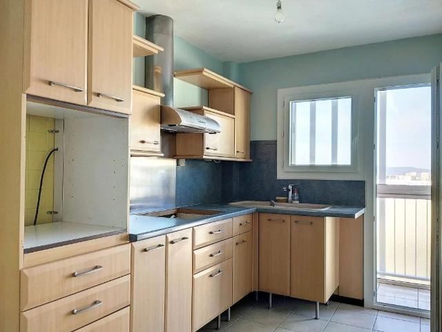 LOCATION: appartement T4 76 m² à LA VALETTE DU VAR CHATEAU