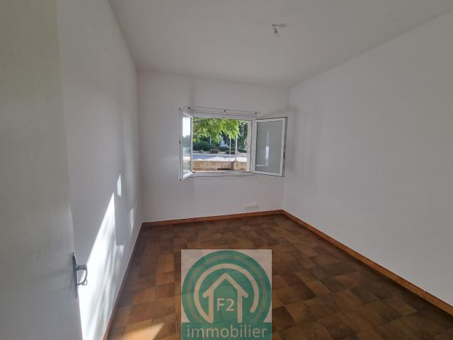 Location appartement T4 au RDC, immeuble centre ALERIA