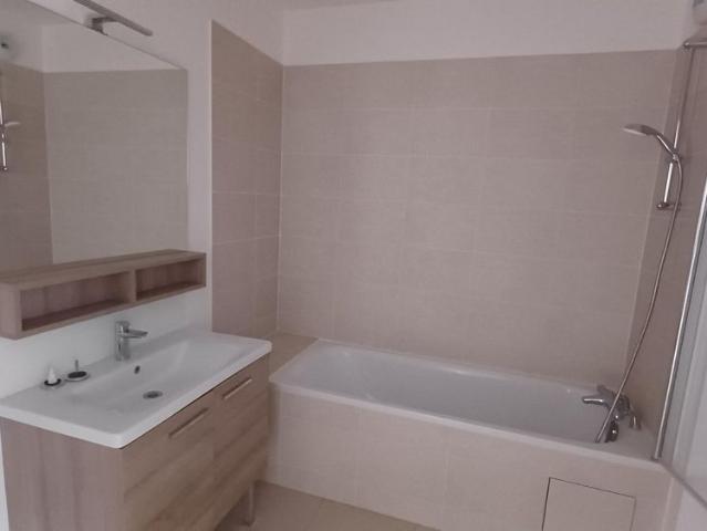 location Appartement T4 DE 75.9m² À BOBIGNY