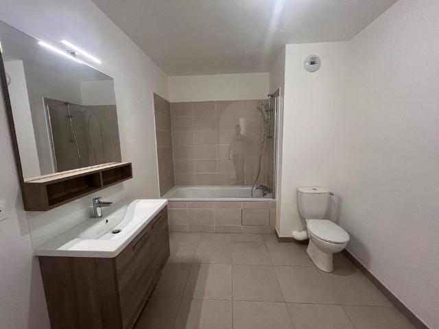 location Appartement T4 DE 75.9m² À BOBIGNY