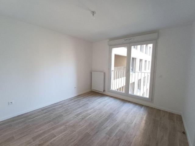 location Appartement T4 DE 76.5m² À BOBIGNY