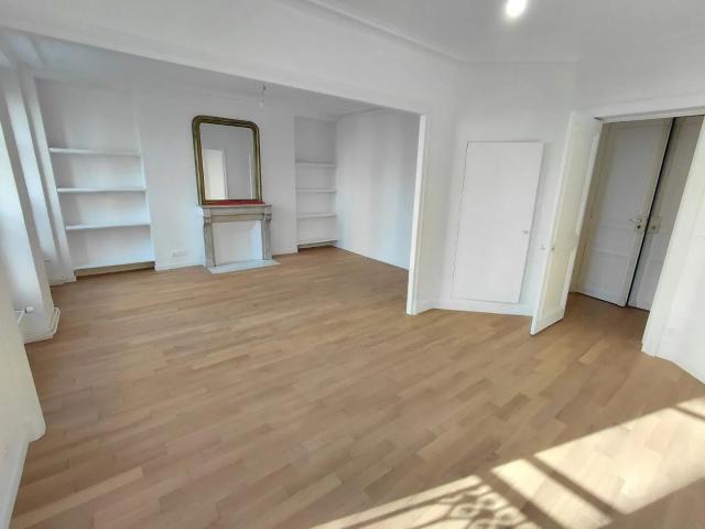 location Appartement T4 DE 83.4m² À PARIS