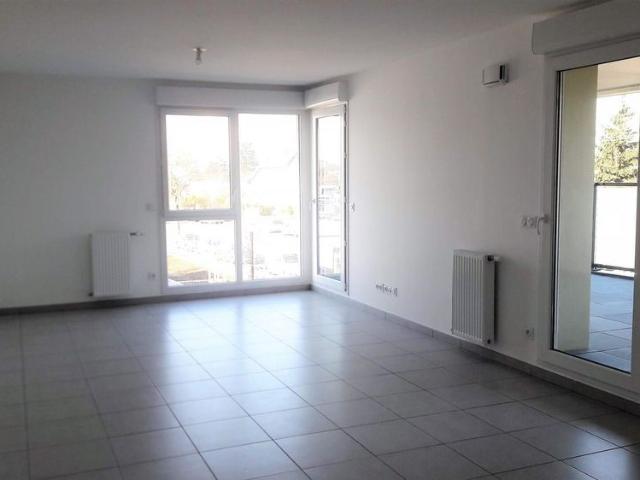 location Appartement T4 DE 83.5m² À VILLEURBANNE