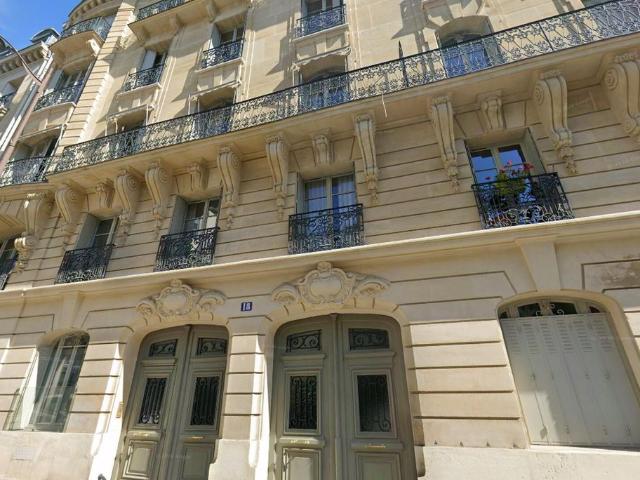 location Appartement T4 DE 111m² À PARIS
