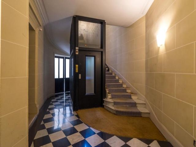 location Appartement T4 DE 118.1m² À PARIS