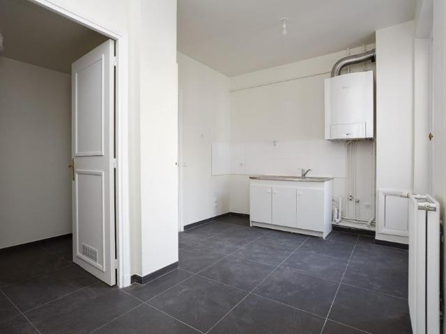 location Appartement T5 DE 158.7m² À PARIS