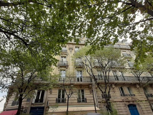 location Appartement T6 DE 184.3m² À PARIS