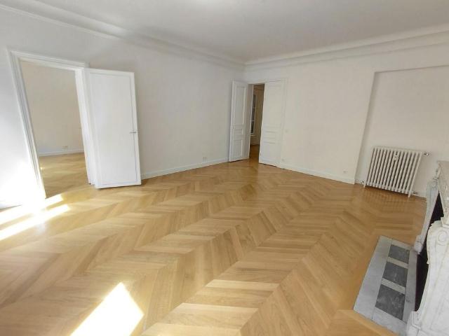 location Appartement T6 DE 193.3m² À PARIS