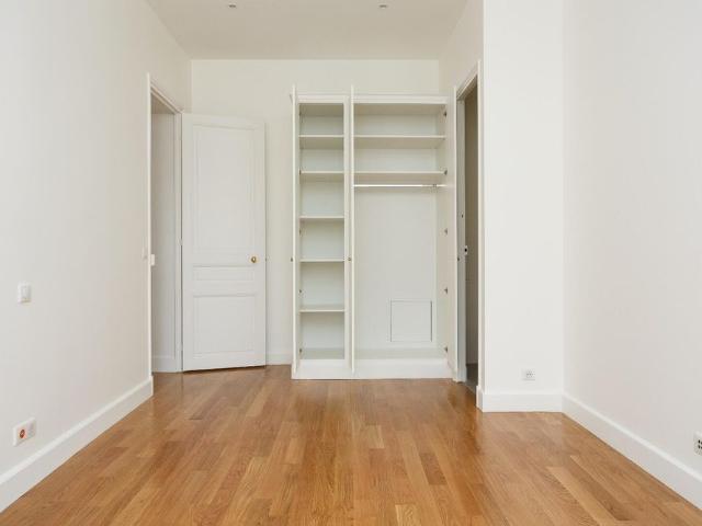 location Appartement T6 DE 240.95m² À PARIS
