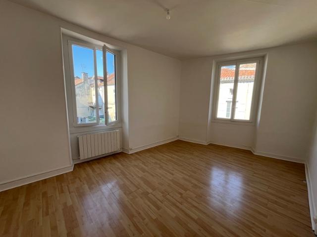 Location Appartement Thiviers 24800 4 pièces 137 m²