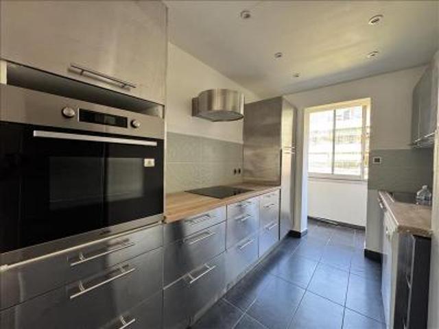 location appartement toulon 3 pièces 66 m2 var 83200 820 € / mois