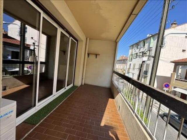 location appartement toulon 3 pièces 68 m2 var 83200 930 € / mois
