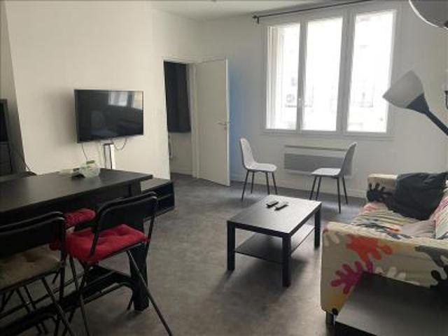 location appartement toulon 3 pièces 75 m2 var 83000 840 € / mois