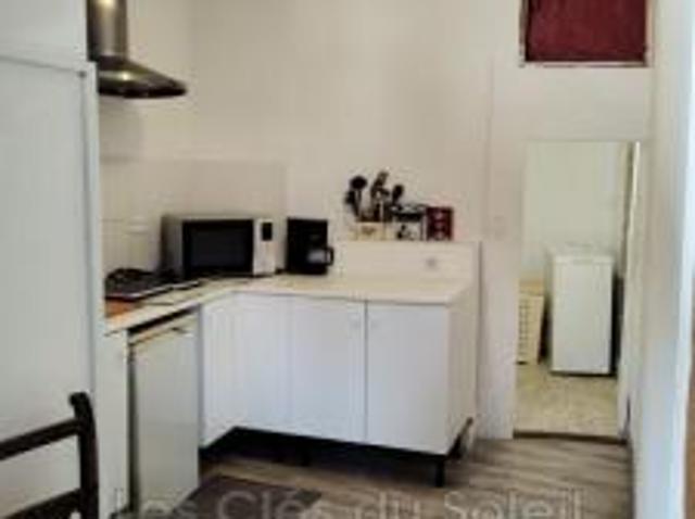 location appartement toulon 1 pièce 45 m2 var 83000 557 € / mois