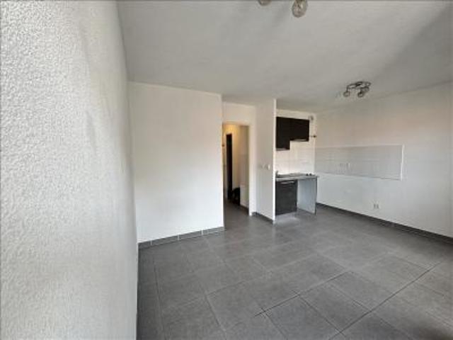 location appartement toulon 1 pièce 24 m2 var 83100 450 € / mois