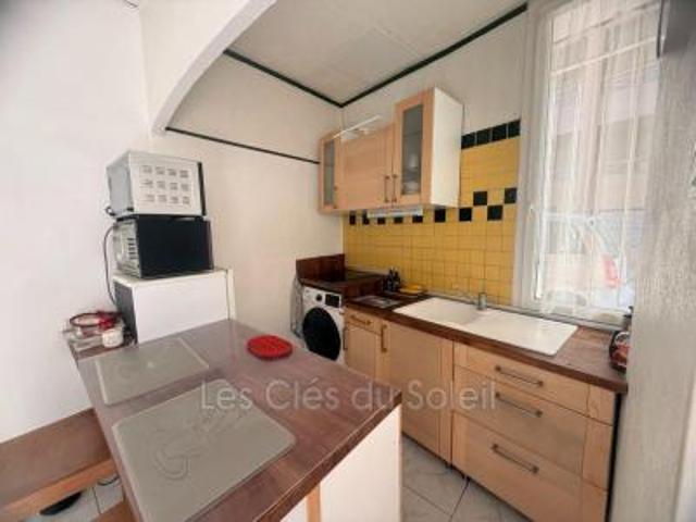 location appartement toulon 2 pièces 25 m2 var 83000 530 € / mois