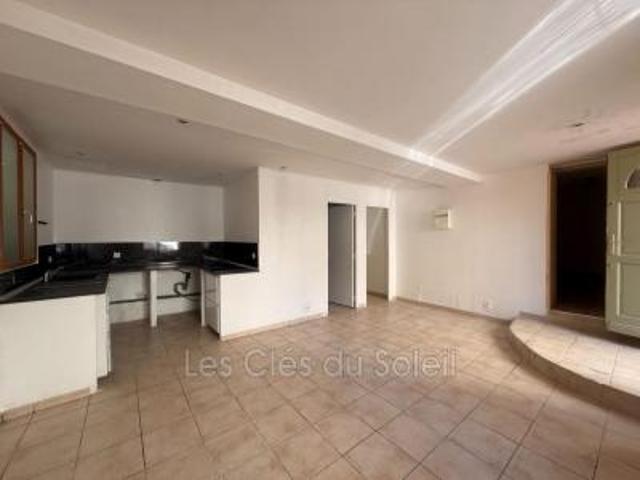 location appartement toulon 2 pièces 45 m2 var 83100 630 € / mois