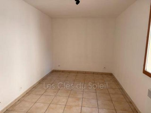 location appartement toulon 2 pièces 45 m2 var 83100 630 € / mois