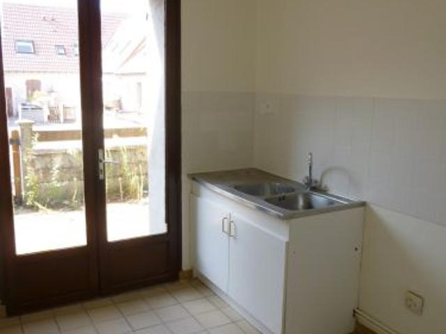 Location / Appartement Type 1 à NERONDES