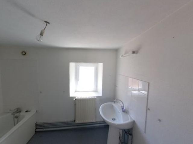 Location / Appartement Type 2 à CHARENTON DU CHER