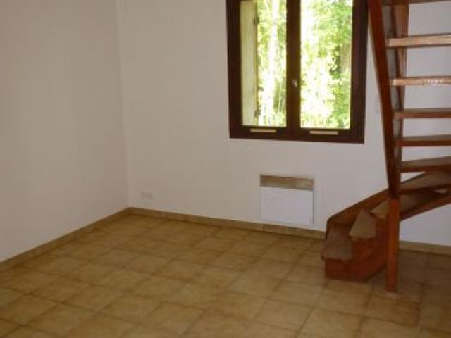 Location / Appartement Type 2 à NERONDES