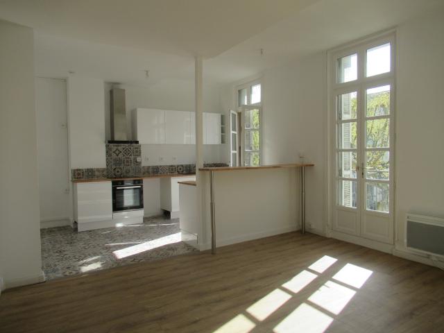 Location APPARTEMENT TYPE 2 BIS AVEC VUE ET BALCON