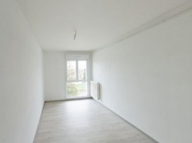 Location / Appartement Type 3 à ST AMAND MONTROND