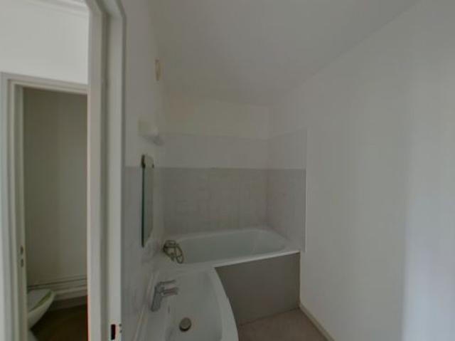 Location / Appartement Type 3 à ST AMAND MONTROND