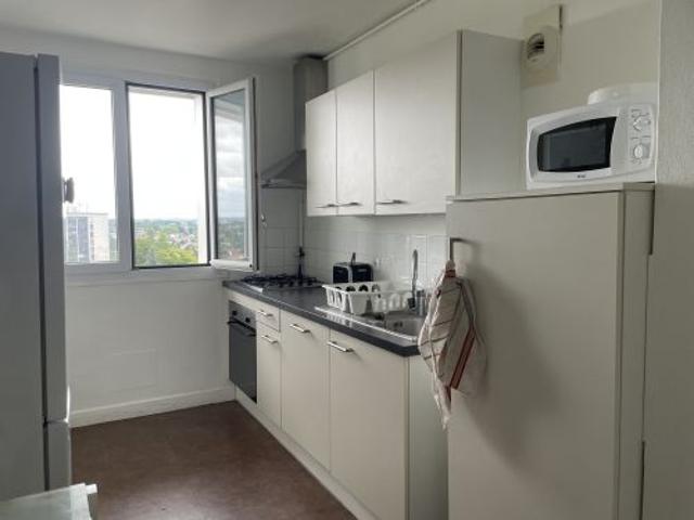 Location / Appartement Type 4 à ORLEANS