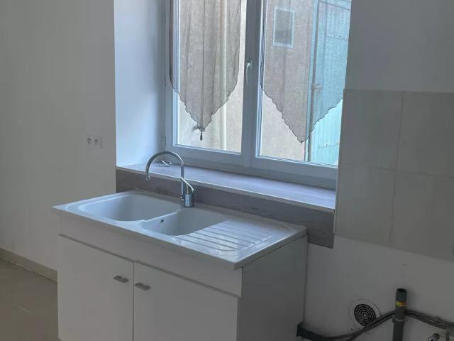 Location House D 33, Donzy