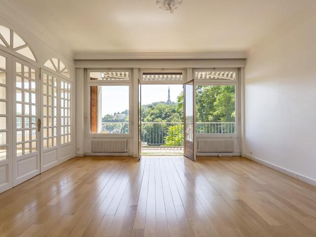 Location Appartement vue Saone et Fourvière à LYON 134 m2 Espaces Atypiques LYON