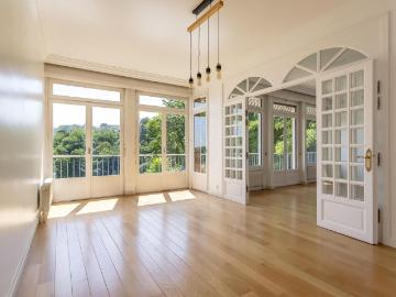 Location Appartement vue Saone et Fourvière à LYON 134 m2 Espaces Atypiques LYON