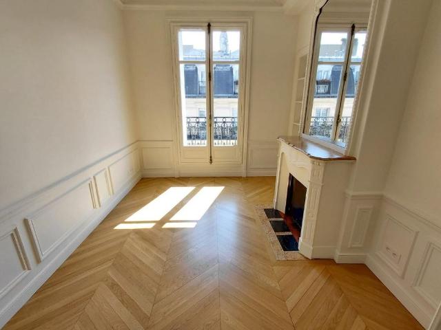 location Appartement A DE 319m² À PARIS