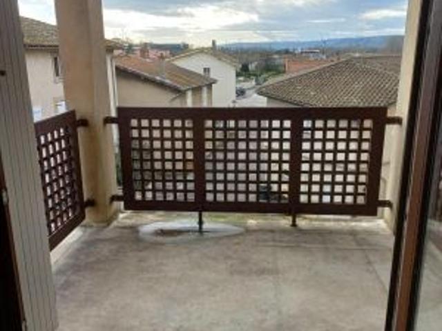 Location Appartement à LES ROCHES DE CONDRIEU