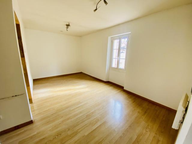 Location Appartement à louer PUGET VILLE | Grech Immobilier