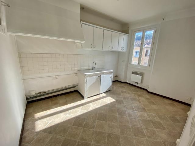 Location Appartement à louer SOLLIES PONT | Grech Immobilier