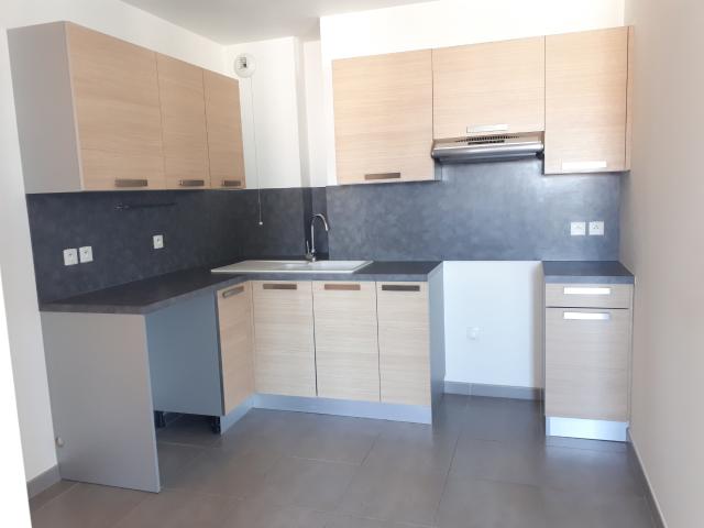 Location Appartement à louer 3 pièces à Sainte Geneviève Des Bois proche GARE | Flor'immo