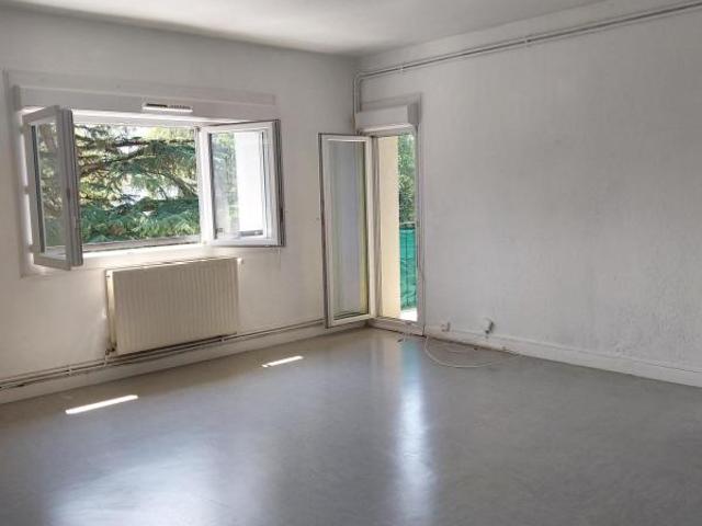 Location Appartement à ST MARTIN D HERES