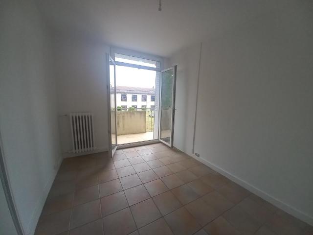 Location Appartement à ST JEAN DE BOURNAY