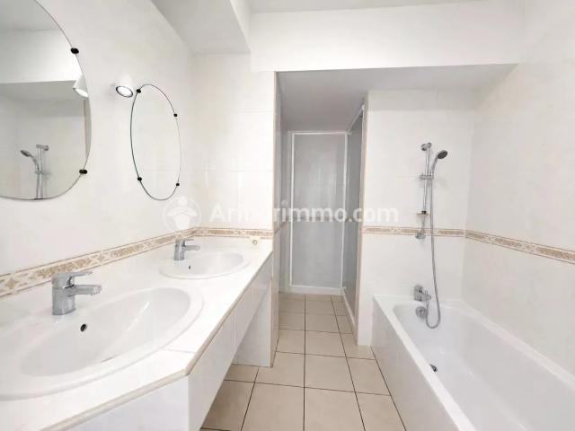 Location Appartement Avenue Charles de Gaulle, Terrasson Lavilledieu