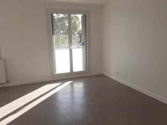 Location Appartement Avenue Bel Air, Roussillon