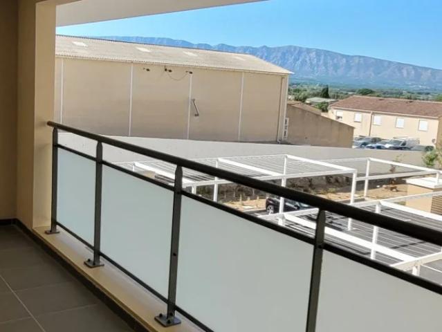 Location Appartement Avenue de Gardanne, Trets