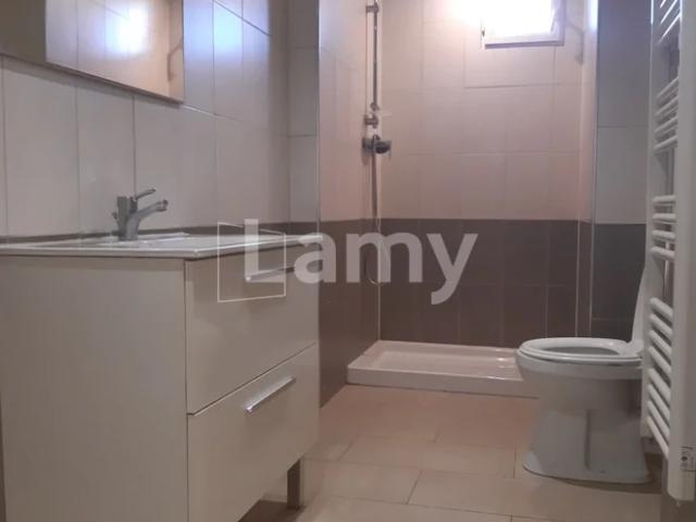 Location Appartement Avenue de la Poste, Rousset