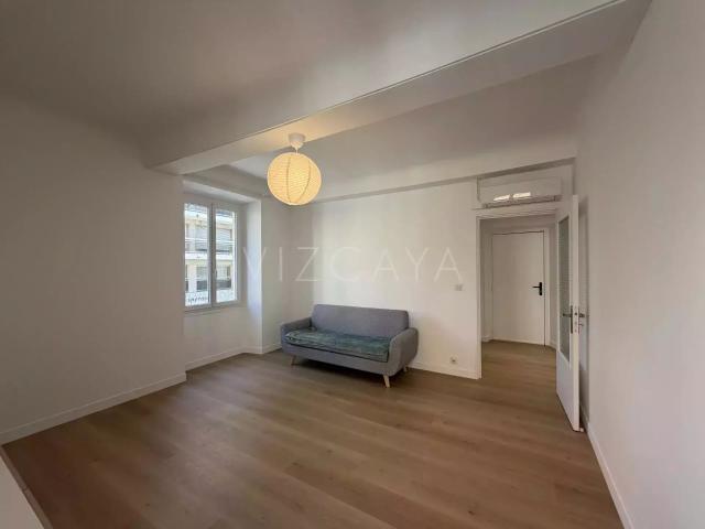 Location Appartement Avenue de la République, Nice
